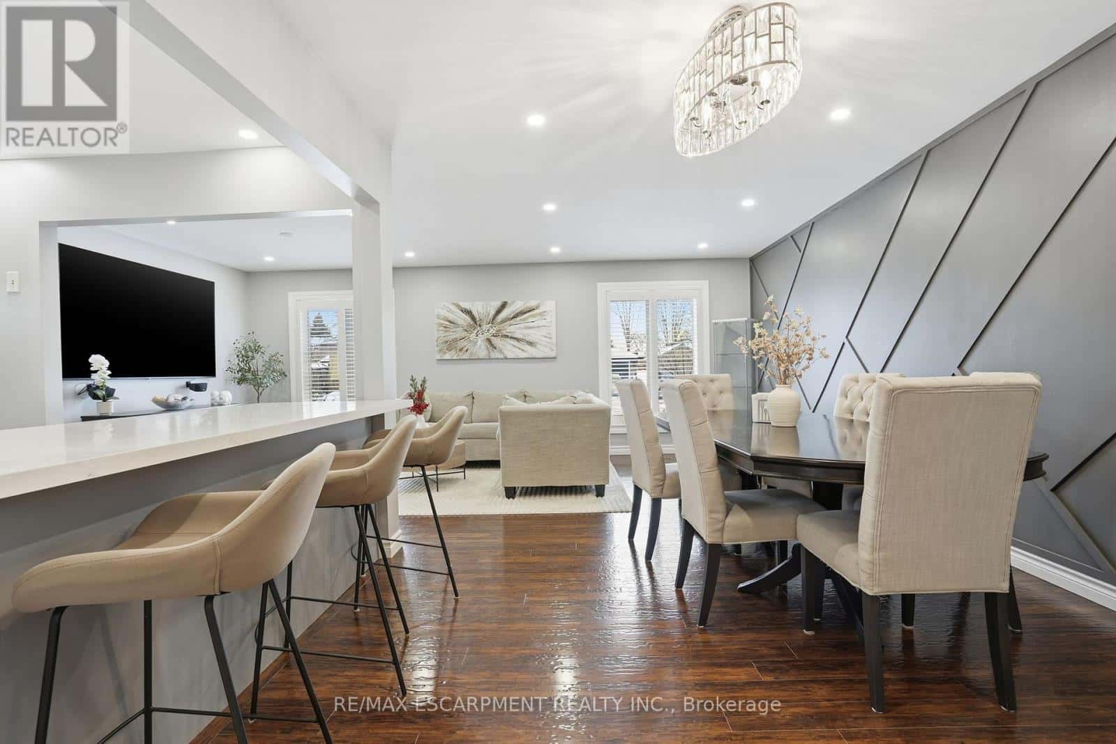 95 CHILTON DRIVE — Hamilton (Stoney Creek Mountain), Ontario - Photo 3 of 24