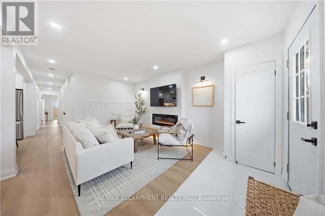 11 GARSIDE AVENUE S — Hamilton (Bartonville), Ontario - Photo 2 of 37