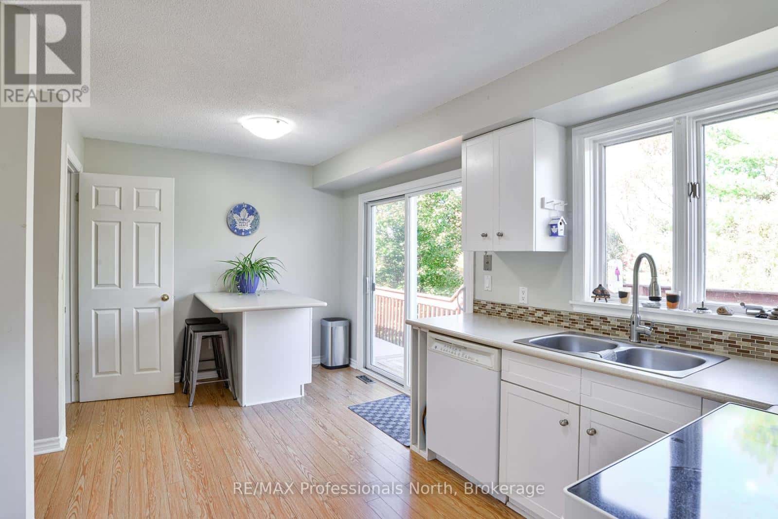 6 LANKIN AVENUE — Bracebridge (Monck (Bracebridge)), Ontario - Photo 4 of 26