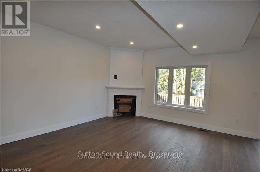 642 8TH STREET W — Owen Sound, Ontario - Photo 5 of 21