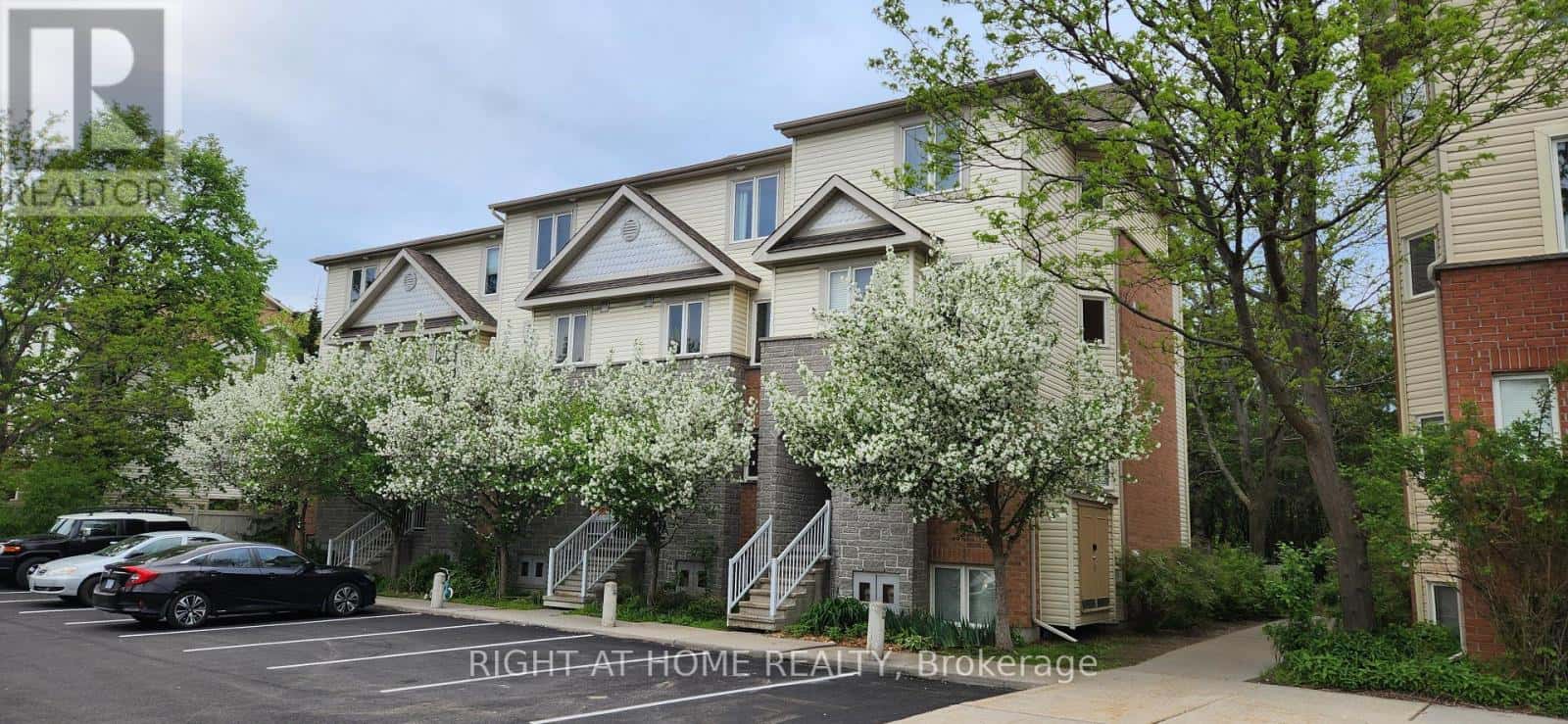 67 STRATHAVEN PRIVATE — Ottawa, Ontario - Photo 2 of 29