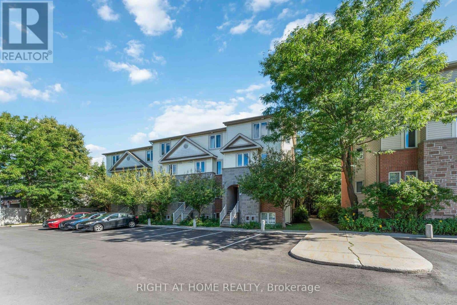 67 STRATHAVEN PRIVATE — Ottawa, Ontario - Photo 3 of 29