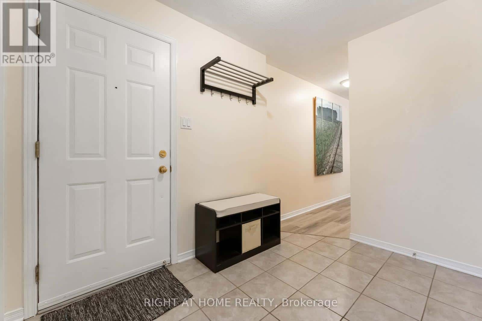 67 STRATHAVEN PRIVATE — Ottawa, Ontario - Photo 5 of 29