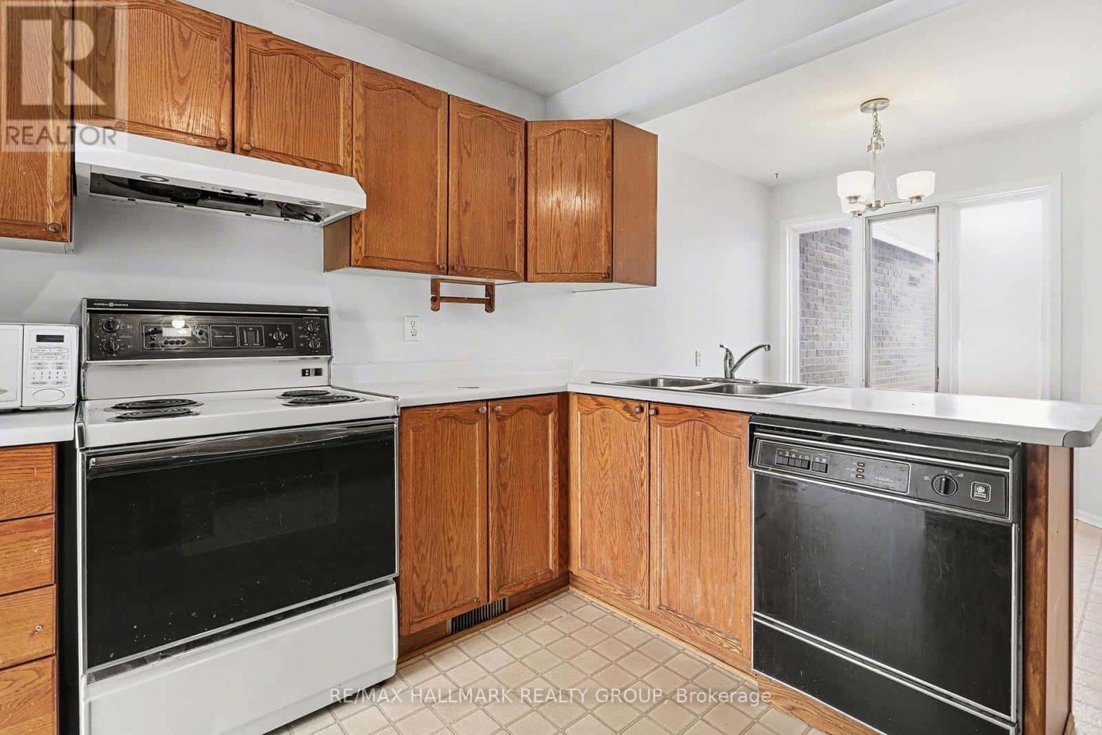 1970 WILDFLOWER DRIVE — Ottawa, Ontario - Photo 5 of 29