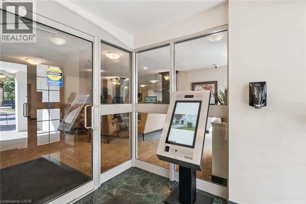 970 GOLF LINKS Road Unit# 302 — Ancaster, Ontario - Photo 4 of 33