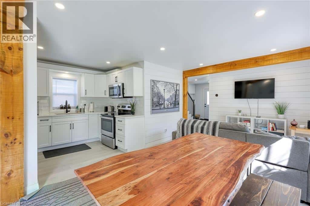 51 VICTORIA Street — Port Burwell, Ontario - Photo 4 of 46