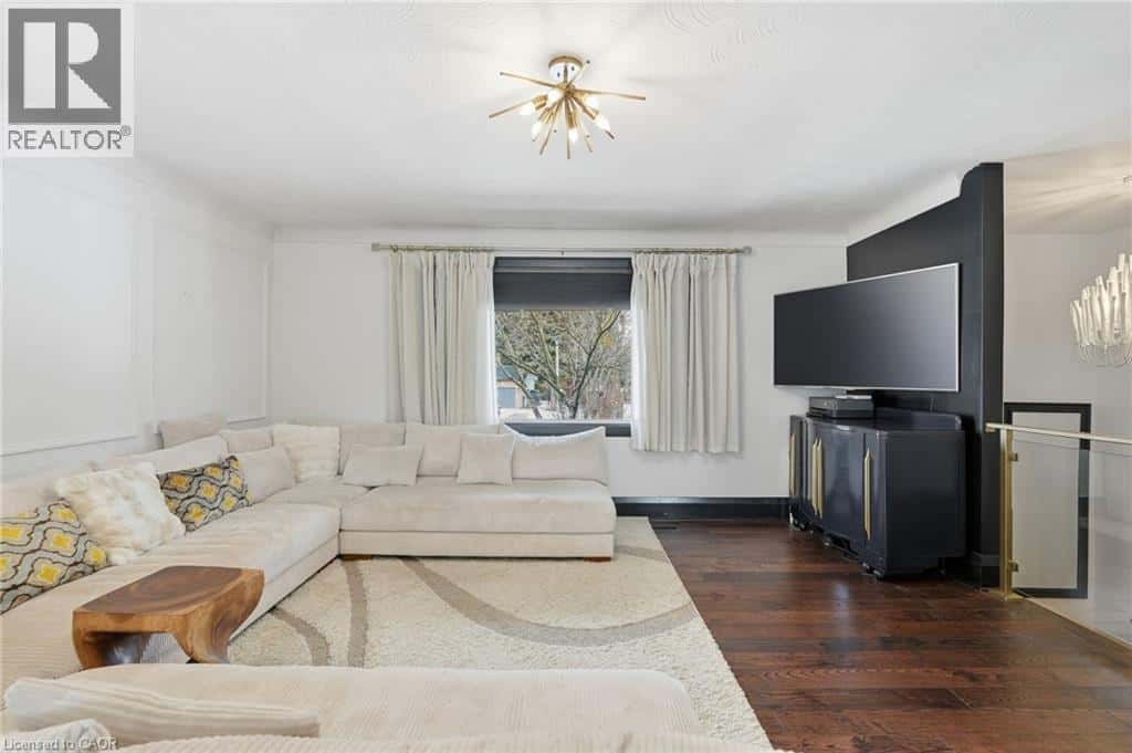 13 UPPER CANADA Drive — Niagara-on-the-Lake, Ontario - Photo 5 of 45