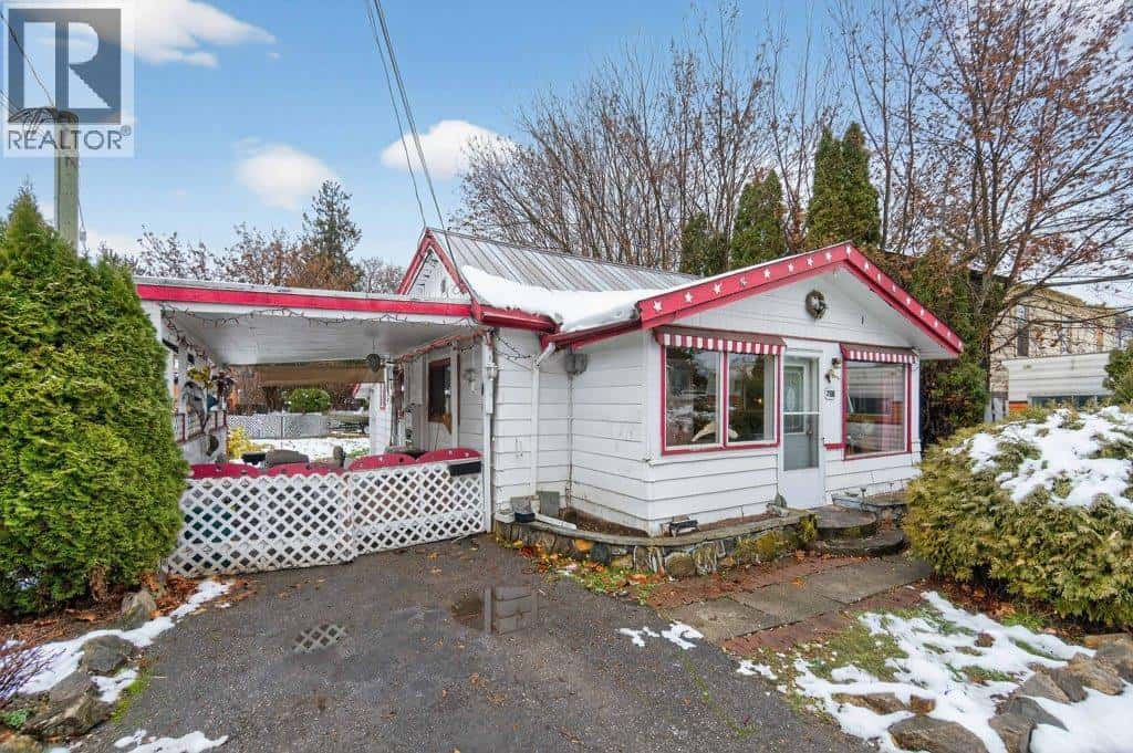 7331 52 Street NE — Salmon Arm, British Columbia - Photo 2 of 53