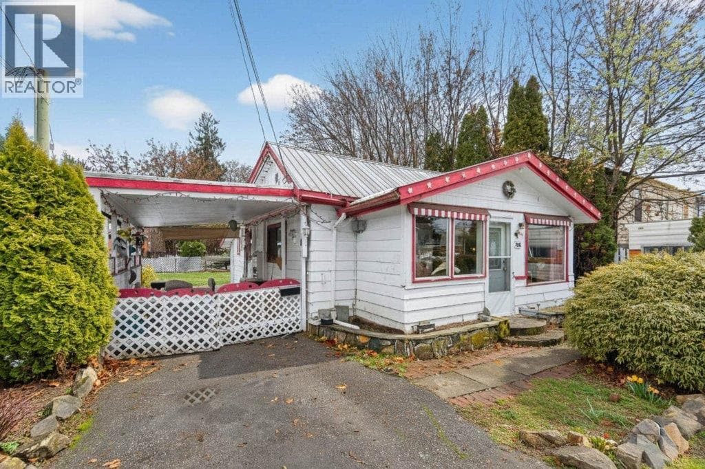 7331 52 Street NE — Salmon Arm, British Columbia - Main photo