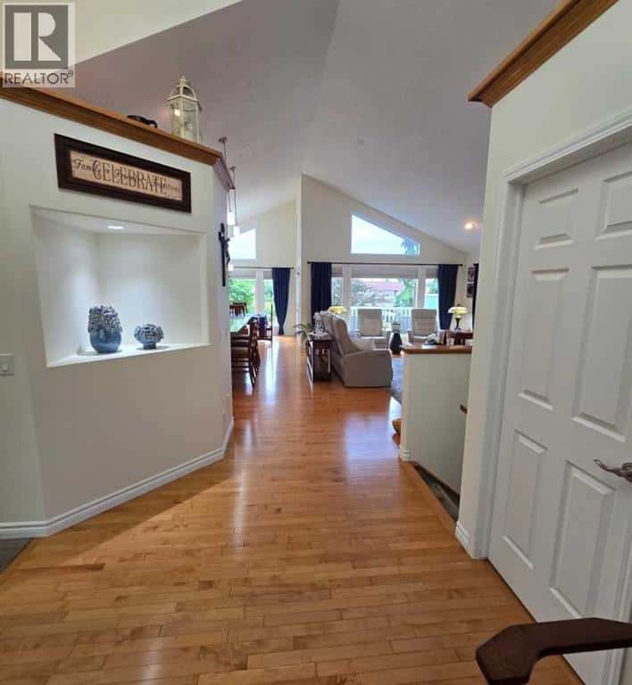 79 Park Place W — Brooks, Alberta - Photo 4 of 47