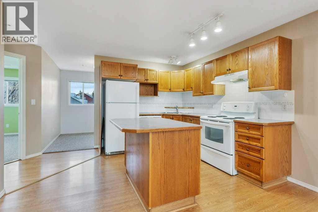 605, 5220 50A Avenue — Sylvan Lake, Alberta - Photo 5 of 48