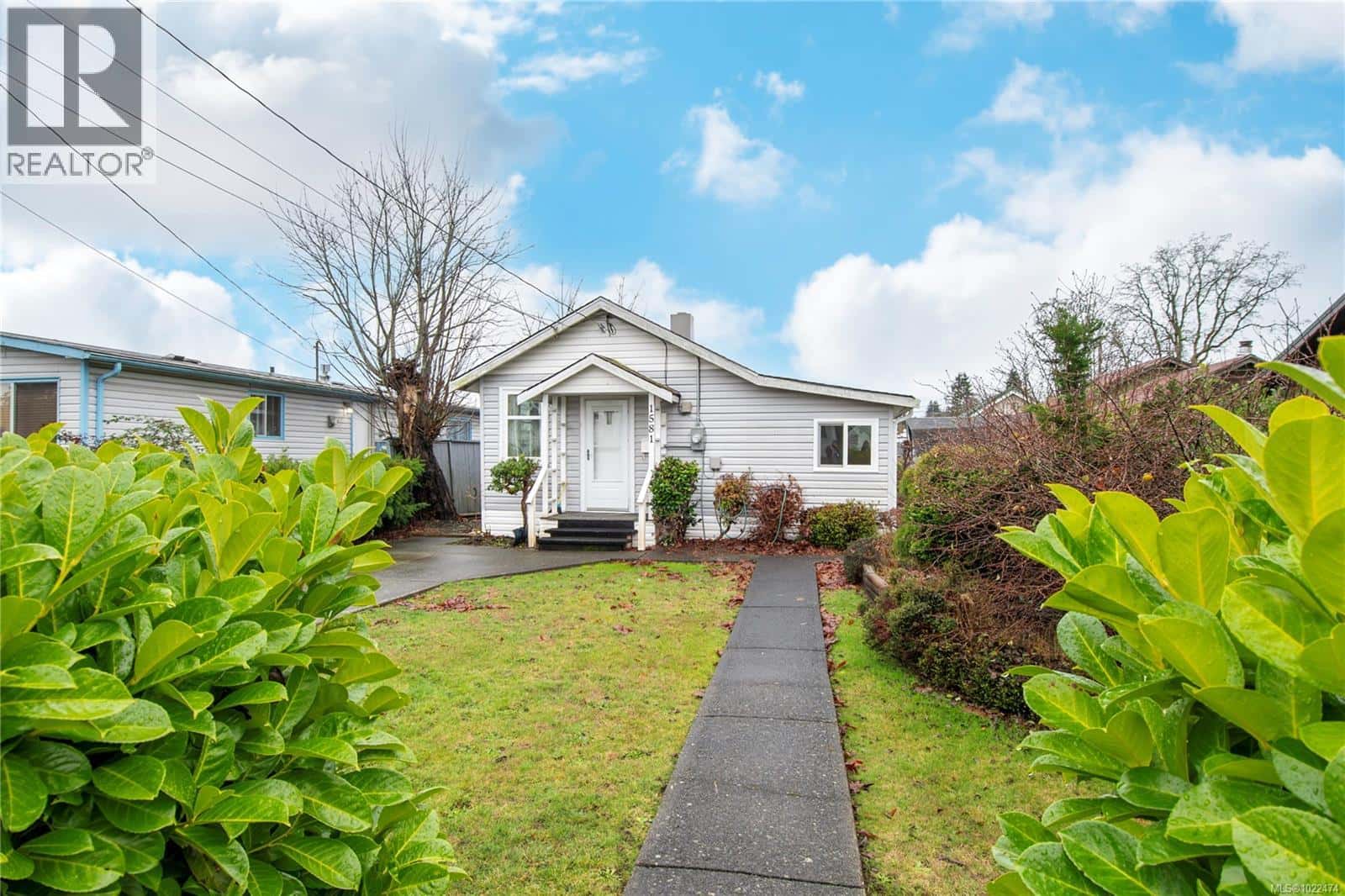 1581 20th Ave — Campbell River, British Columbia - Photo 3 of 31