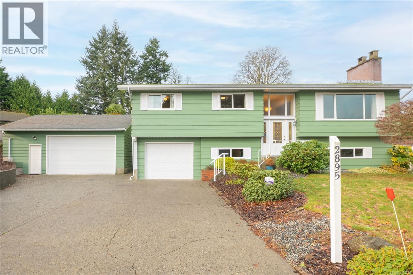 2895 Staffordshire Terr — Nanaimo, British Columbia - Main photo