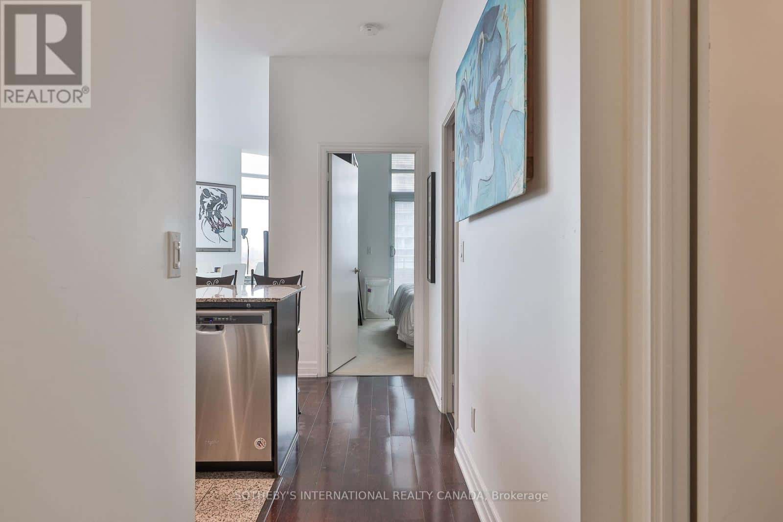 PH 201 - 8 SCOLLARD STREET — Toronto (Annex), Ontario - Photo 3 of 36