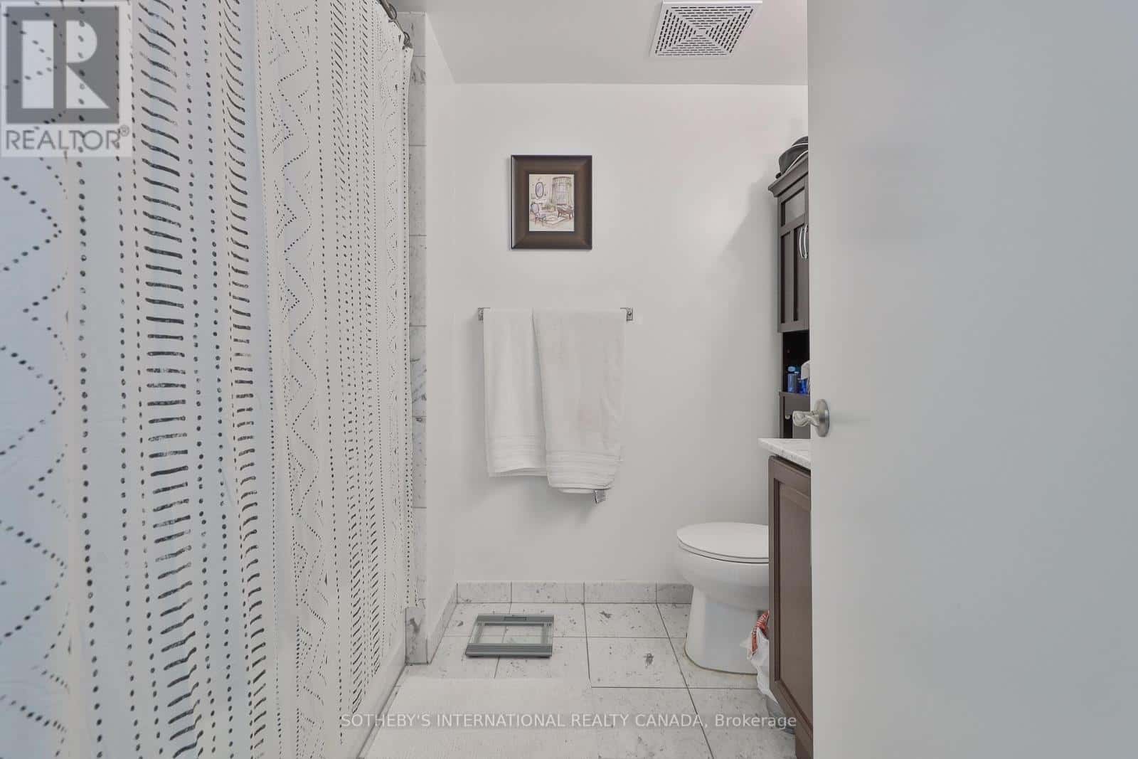 PH 201 - 8 SCOLLARD STREET — Toronto (Annex), Ontario - Photo 5 of 36