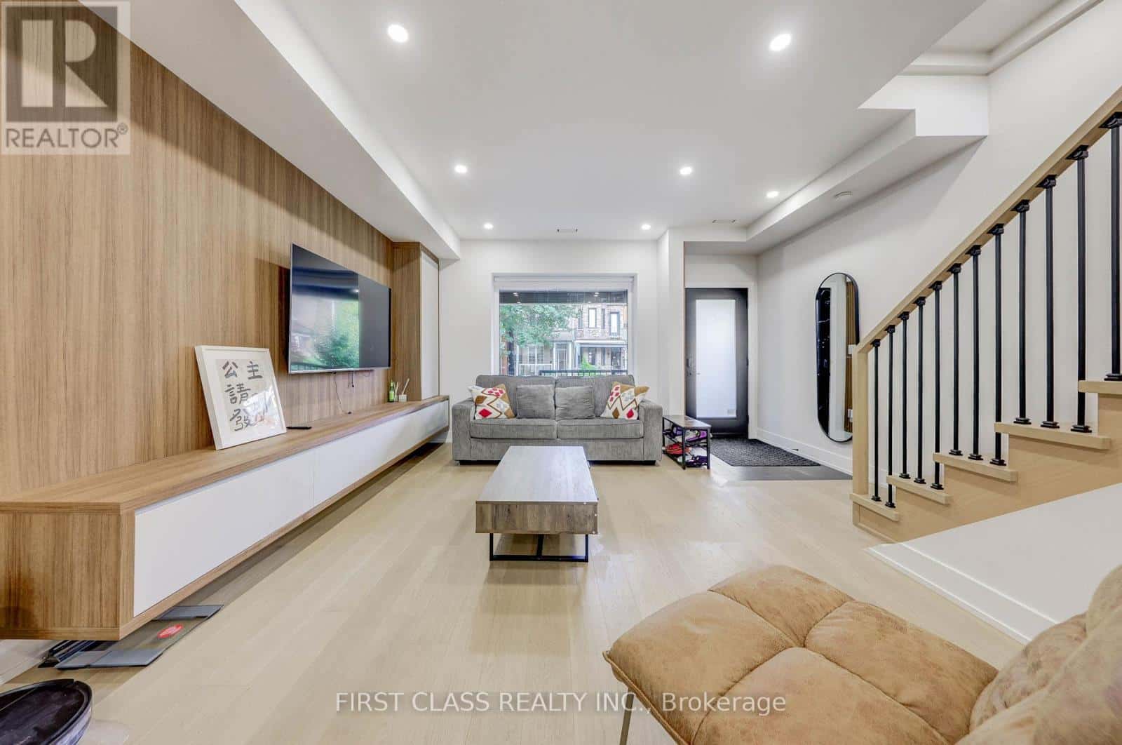 431 ROXTON ROAD — Toronto (Palmerston-Little Italy), Ontario - Photo 2 of 37