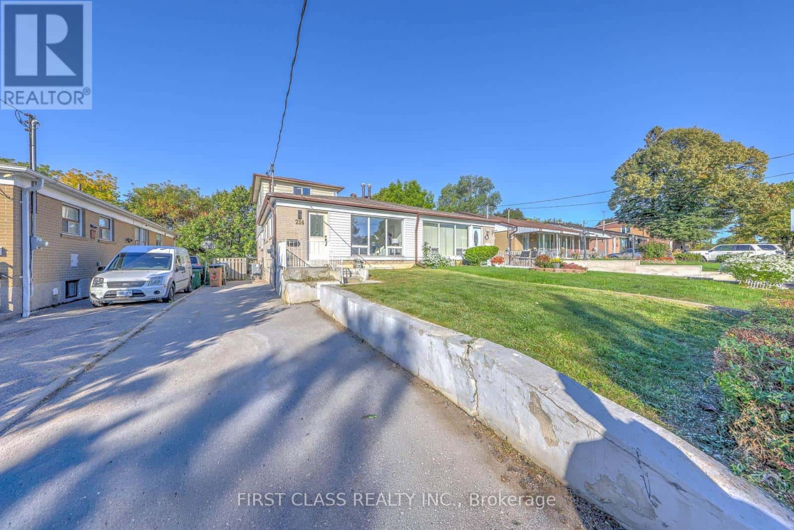 214 LINDEN AVENUE — Toronto (Kennedy Park), Ontario - Photo 2 of 36