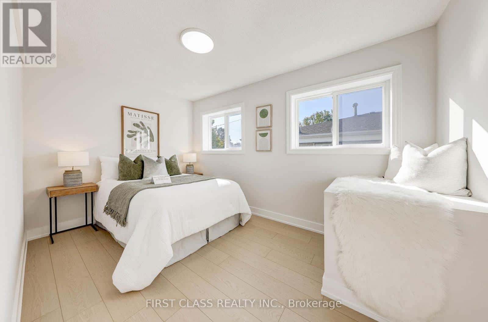 214 LINDEN AVENUE — Toronto (Kennedy Park), Ontario - Photo 3 of 36