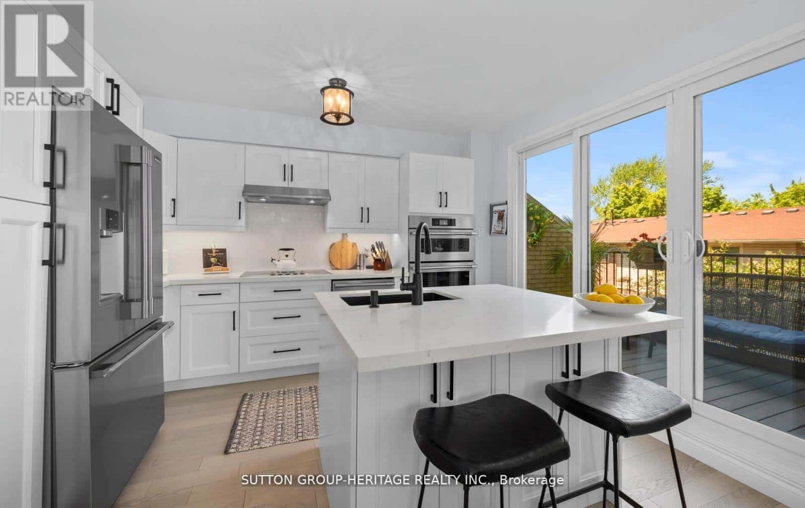 2 CUMBERLAND LANE — Ajax (South West), Ontario - Photo 3 of 37