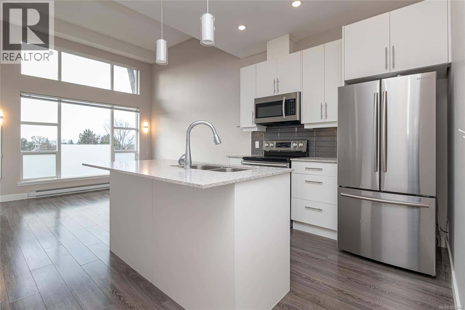 504 1020 Inverness Rd — Saanich, British Columbia - Photo 2 of 33