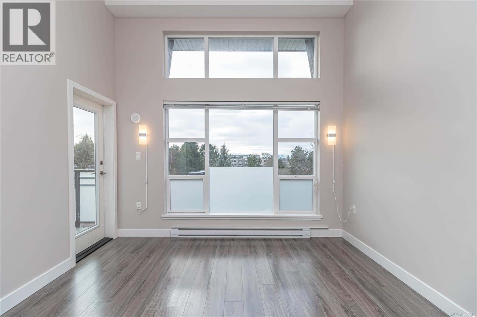 504 1020 Inverness Rd — Saanich, British Columbia - Photo 3 of 33