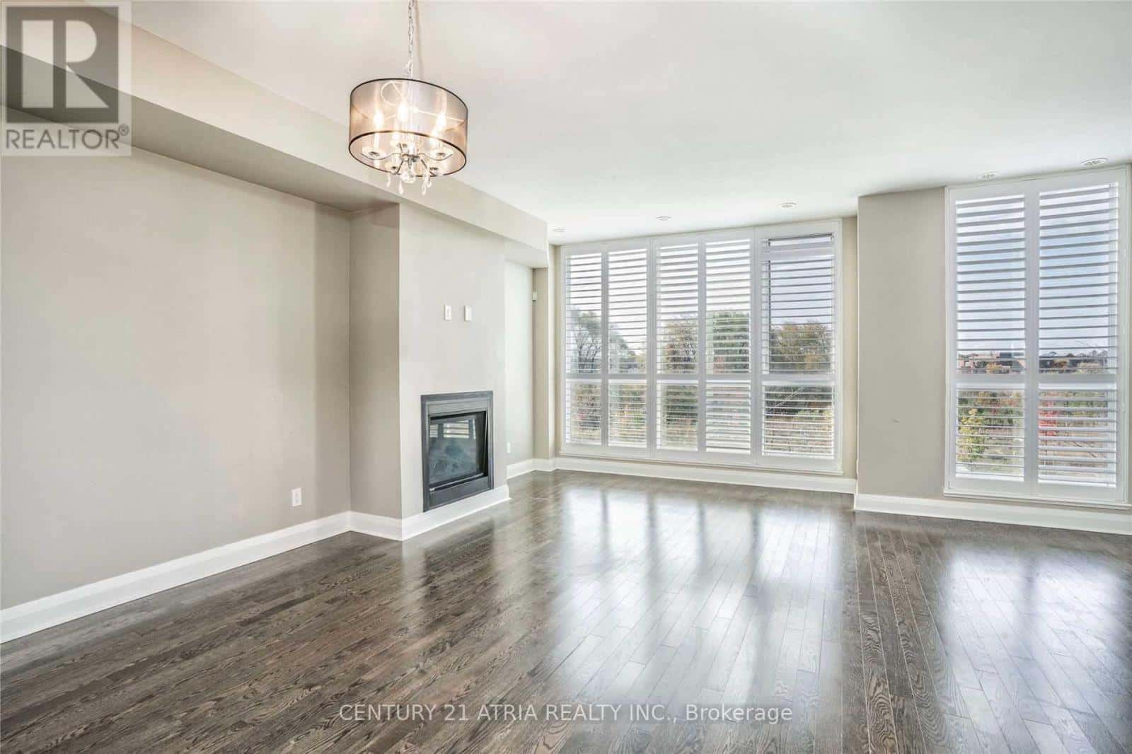 6 - 110 LITTLE CREEK ROAD — Mississauga (Hurontario), Ontario - Photo 3 of 34