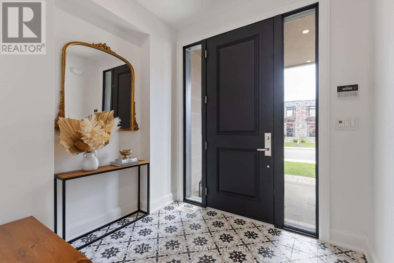 4 IROQUOIS AVENUE — Mississauga (Port Credit), Ontario - Photo 3 of 42