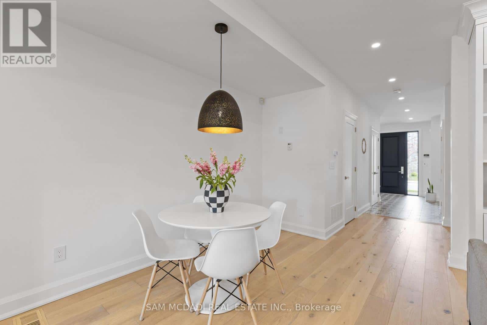 4 IROQUOIS AVENUE — Mississauga (Port Credit), Ontario - Photo 4 of 42