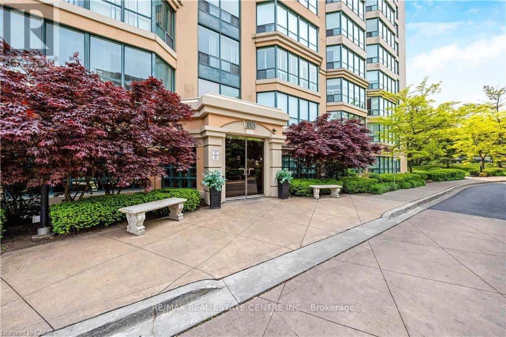 SS01 - 100 MILLSIDE DRIVE — Milton (OM Old Milton), Ontario - Photo 3 of 48