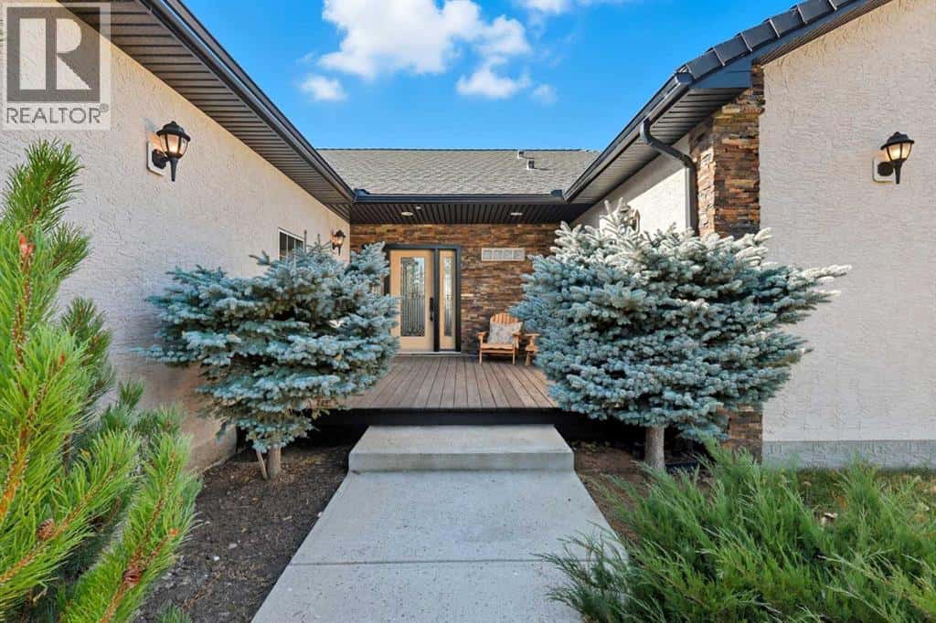 252047 Township Road 252 — Rural Wheatland County, Alberta - Photo 4 of 50