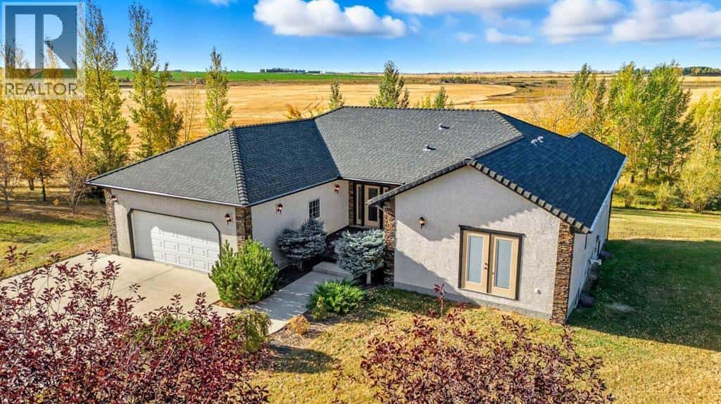 252047 Township Road 252 — Rural Wheatland County, Alberta - Photo 2 of 50