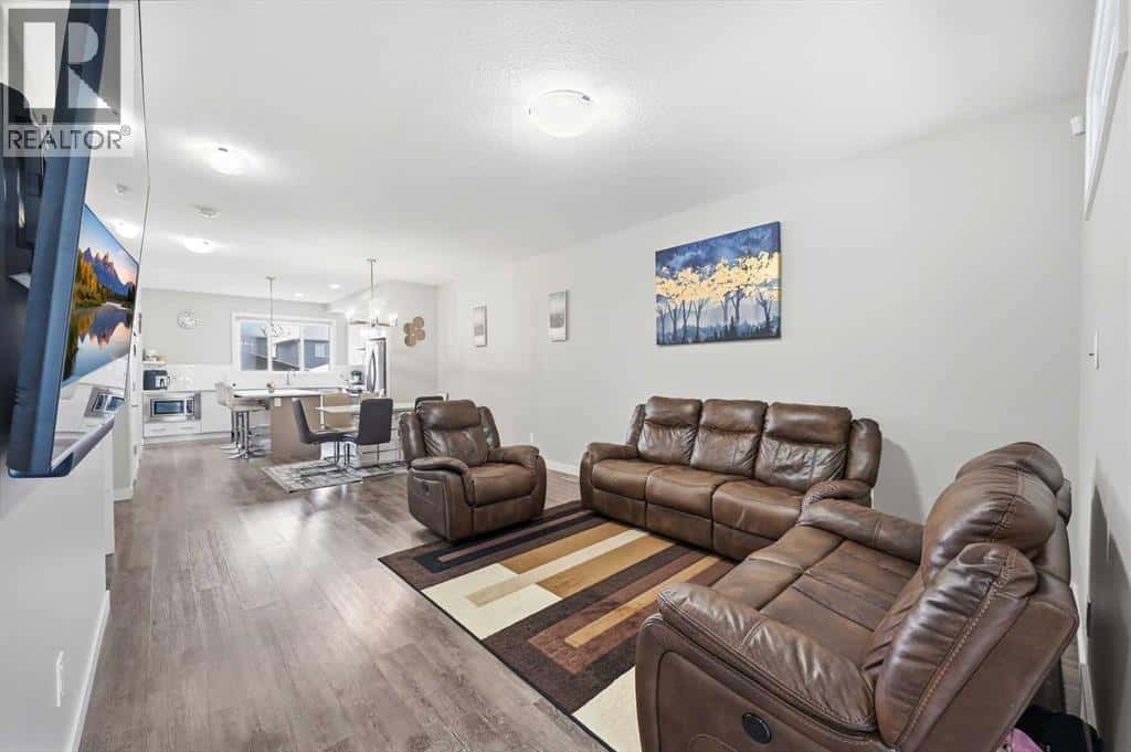 4 Cornergate Place NE — Calgary, Alberta - Photo 4 of 50