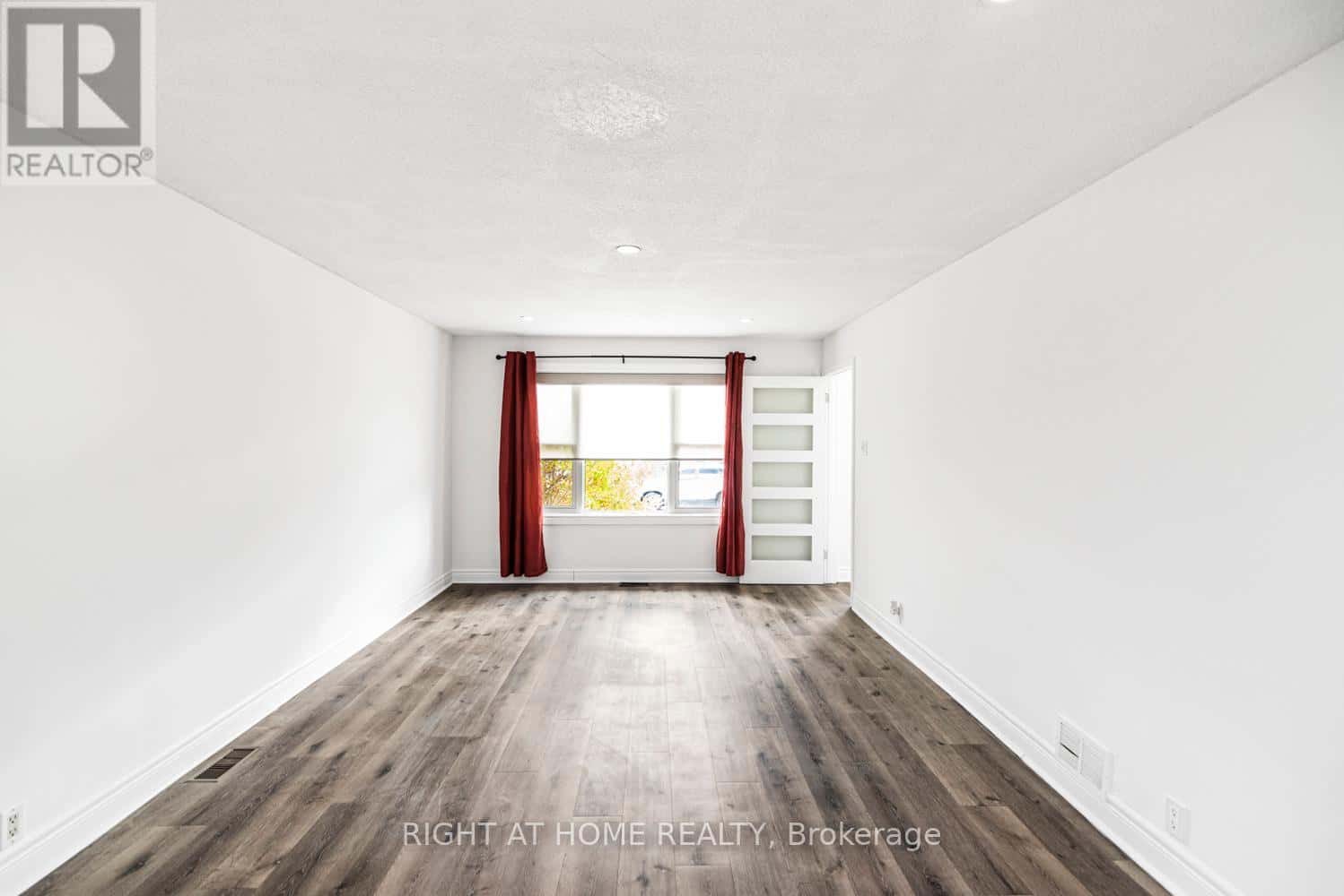 6385 CRAWFORD STREET — Niagara Falls (Morrison), Ontario - Photo 4 of 42