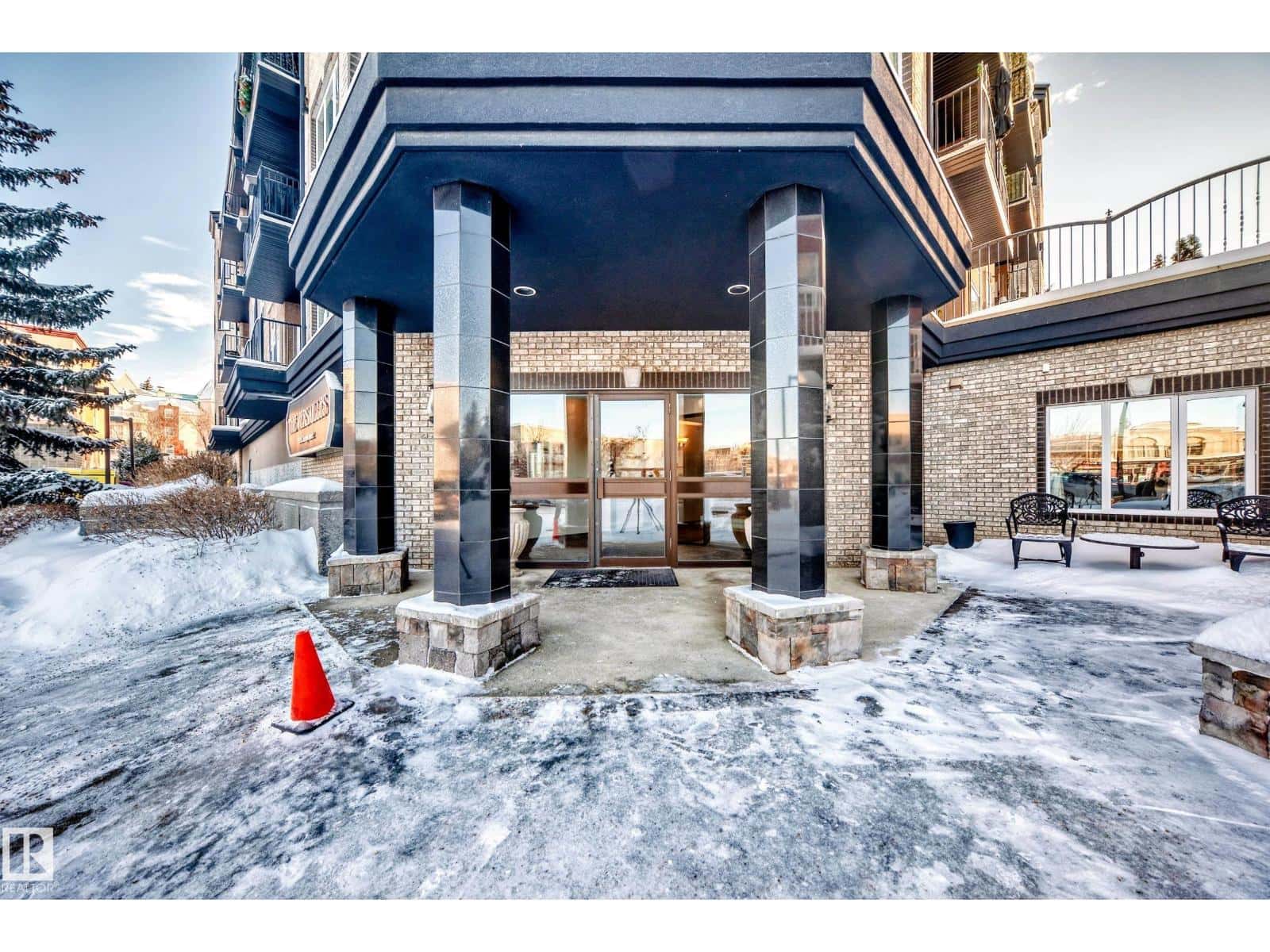 #206 30 ST JOSEPH ST — St. Albert, Alberta - Photo 2 of 46