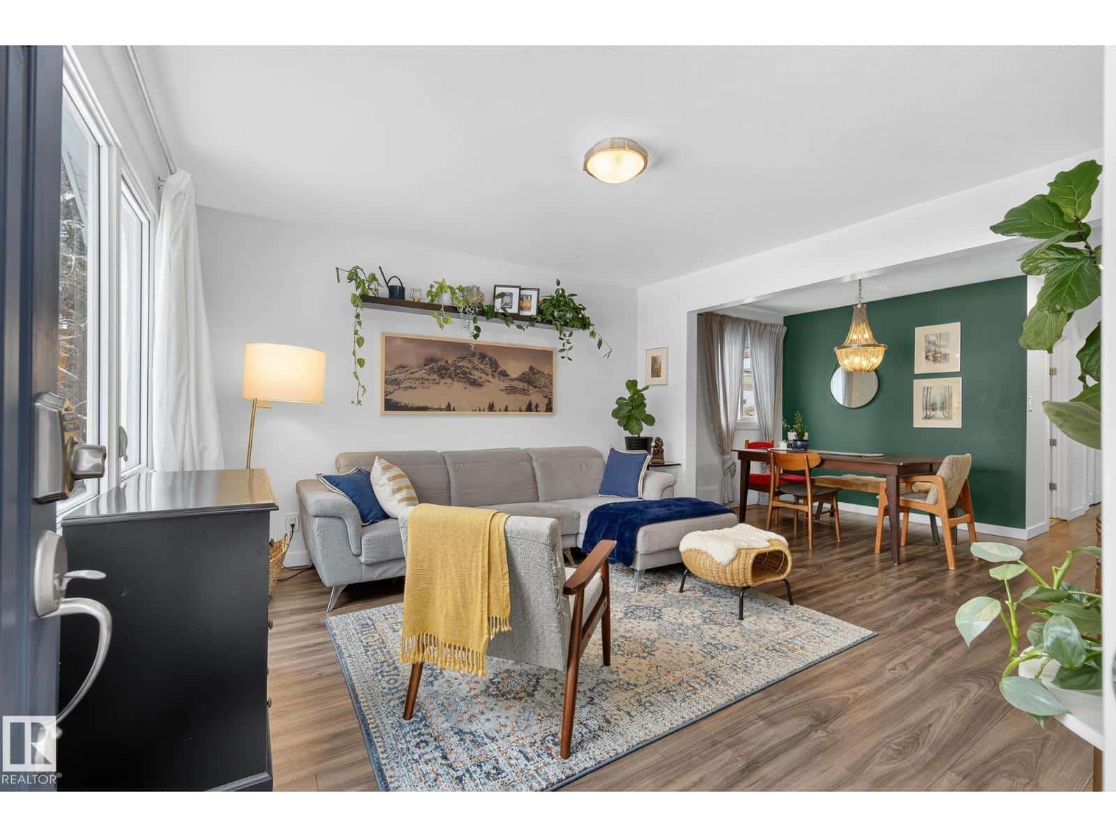 9022 92 ST NW — Edmonton, Alberta - Photo 4 of 48