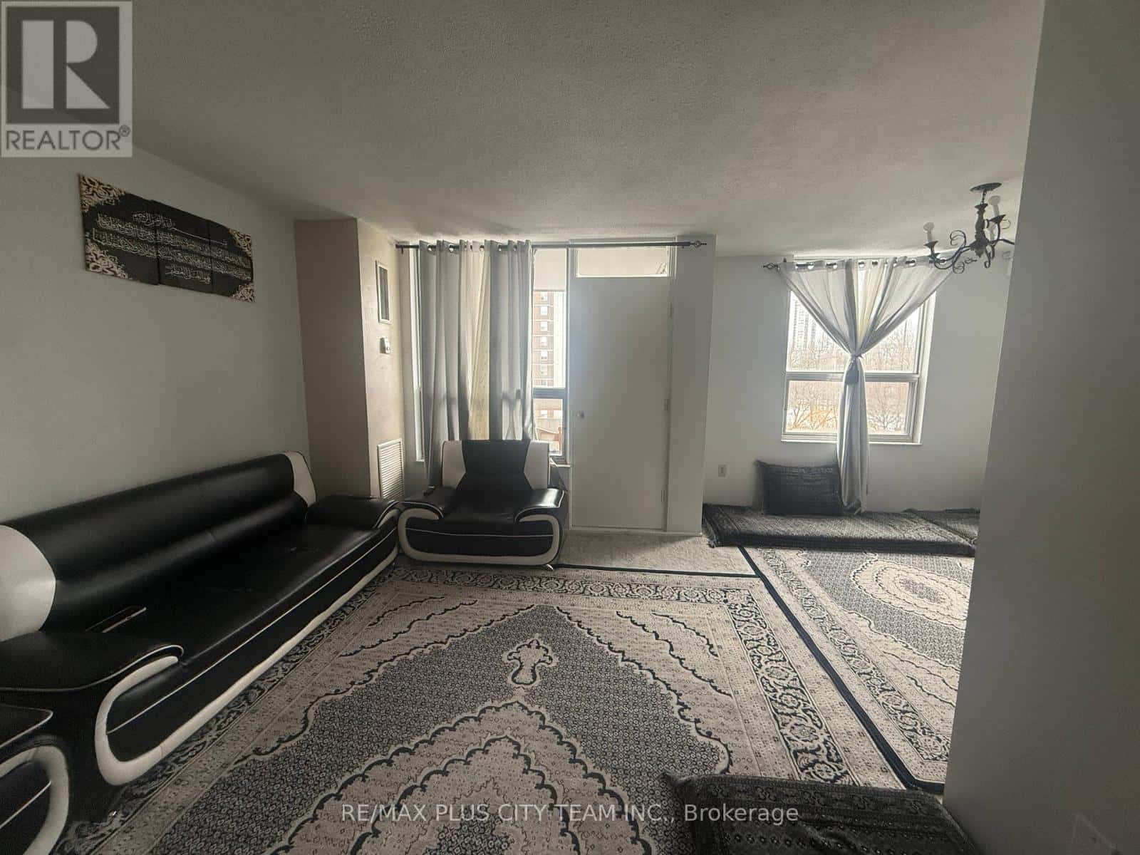 Toronto (Flemingdon Park) — Toronto (Flemingdon Park) - Photo 2 of 21