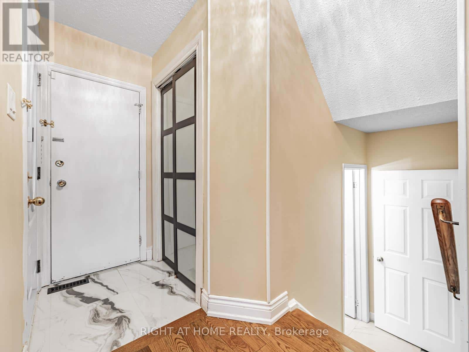 106 MAMMOTH HALL TRAIL — Toronto (Malvern), Ontario - Photo 4 of 33