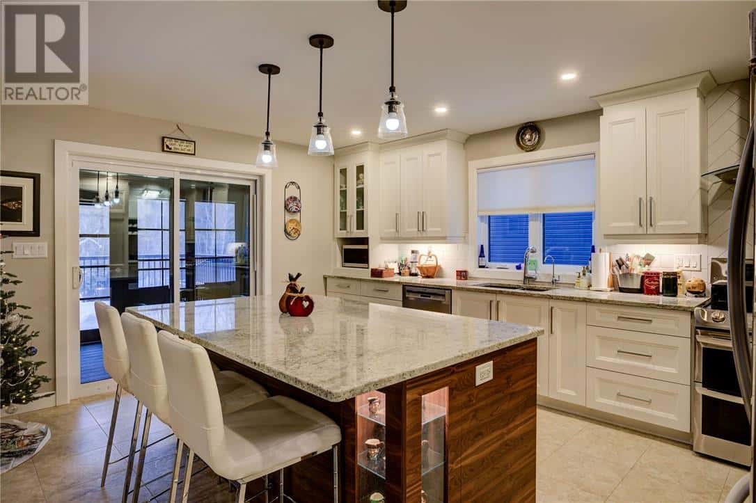 38 Hazelton Drive — Sudbury, Ontario - Photo 3 of 17