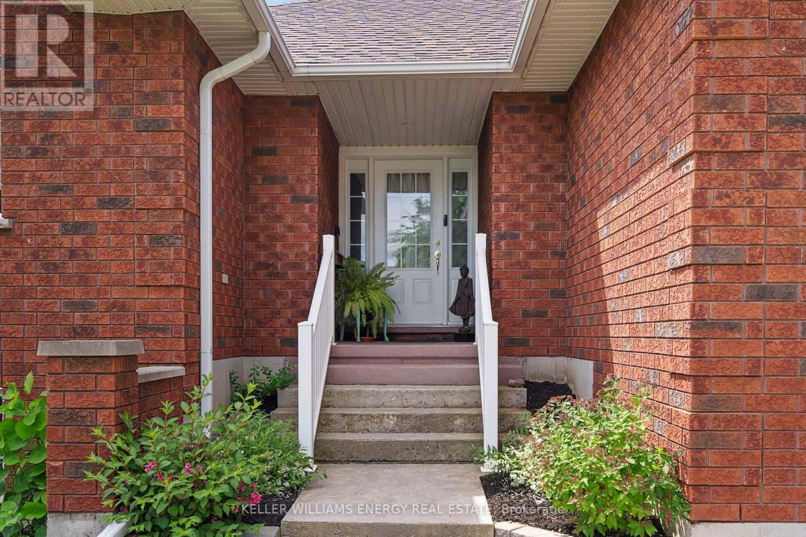 5 FORTYE GATE — Peterborough (Otonabee Ward 1), Ontario - Photo 5 of 46