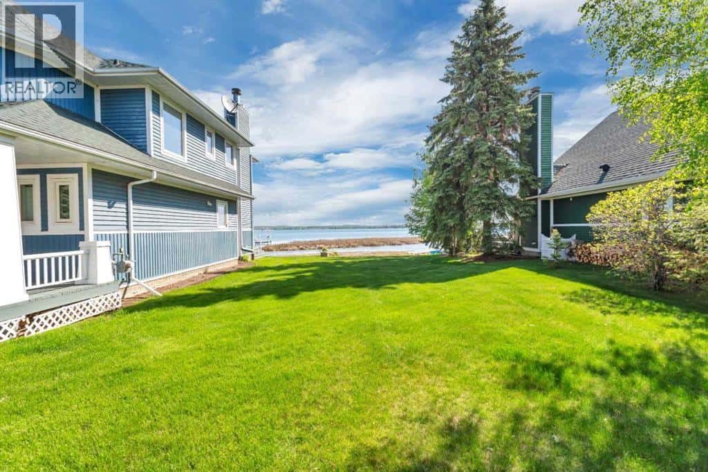 182 Marina Bay Court — Sylvan Lake, Alberta - Photo 2 of 15