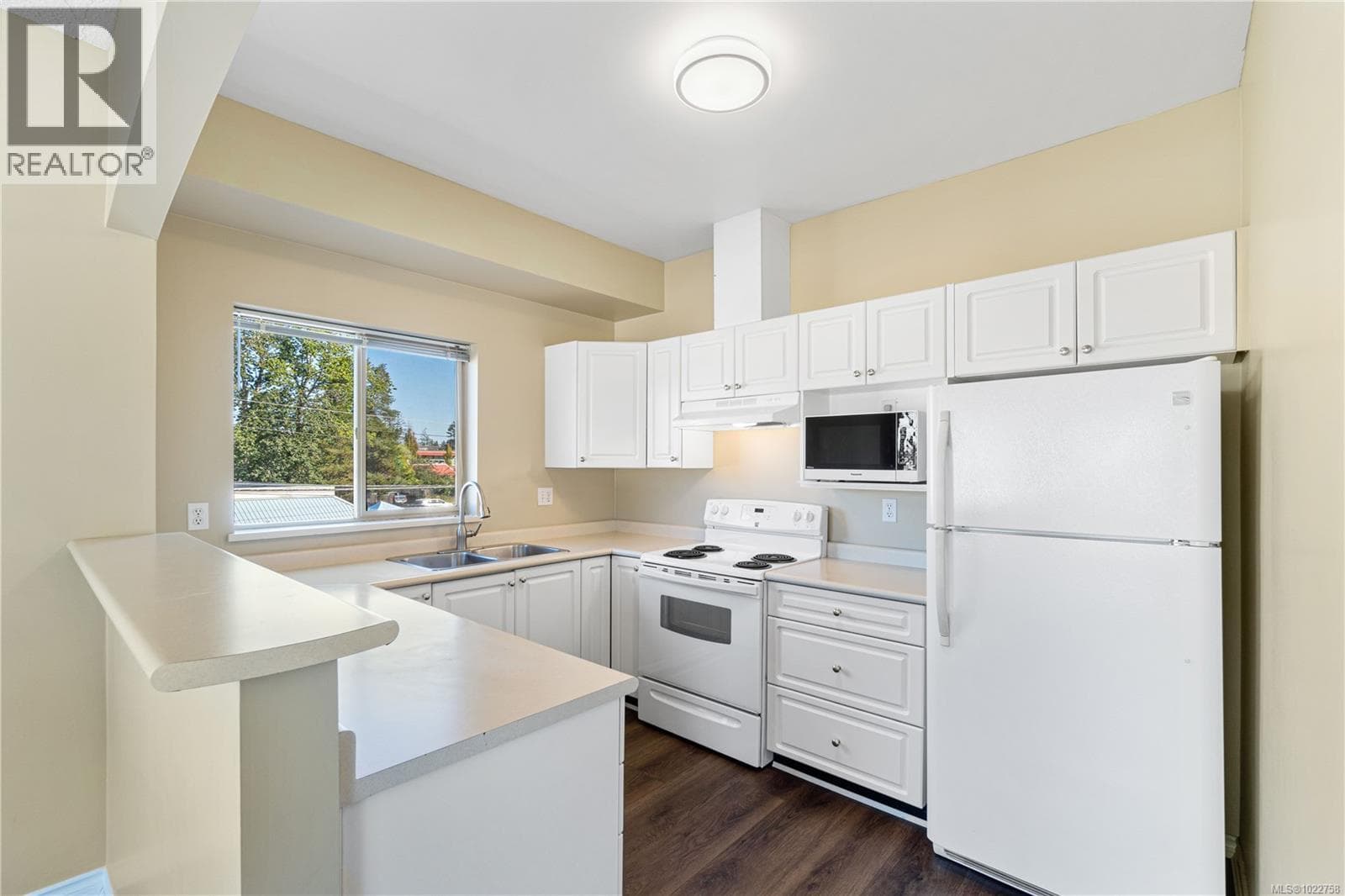 207 125 McCarter St — Parksville, British Columbia - Main photo