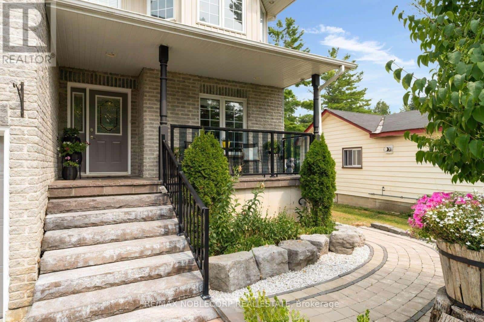 Innisfil — Innisfil - Photo 4 of 40