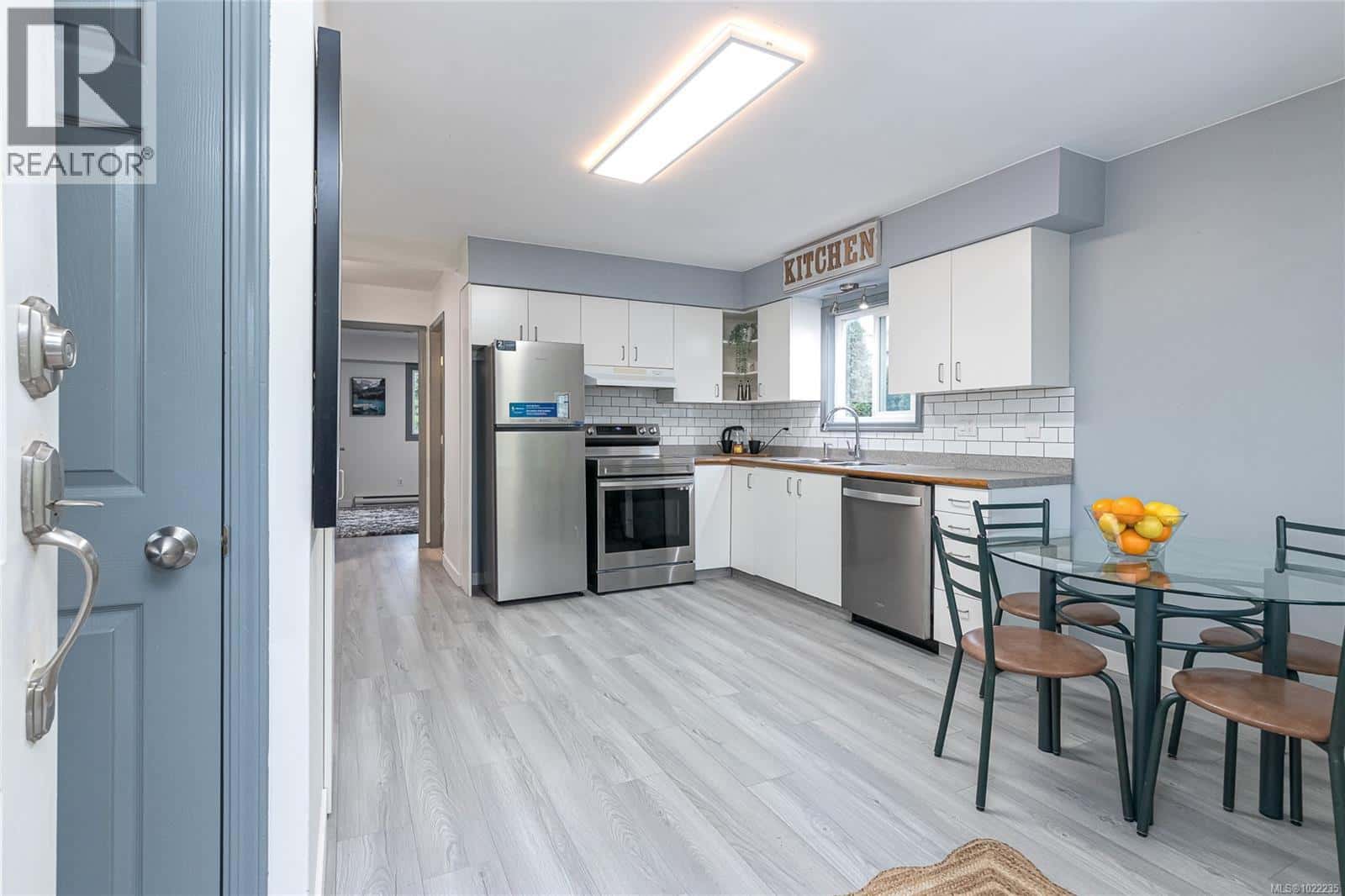 999 Furber Rd — Langford, British Columbia - Photo 5 of 31