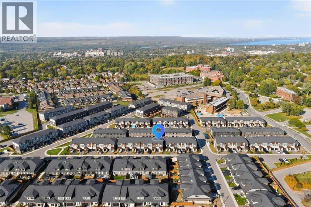 47 BENSLEY Lane — Hamilton, Ontario - Photo 2 of 33