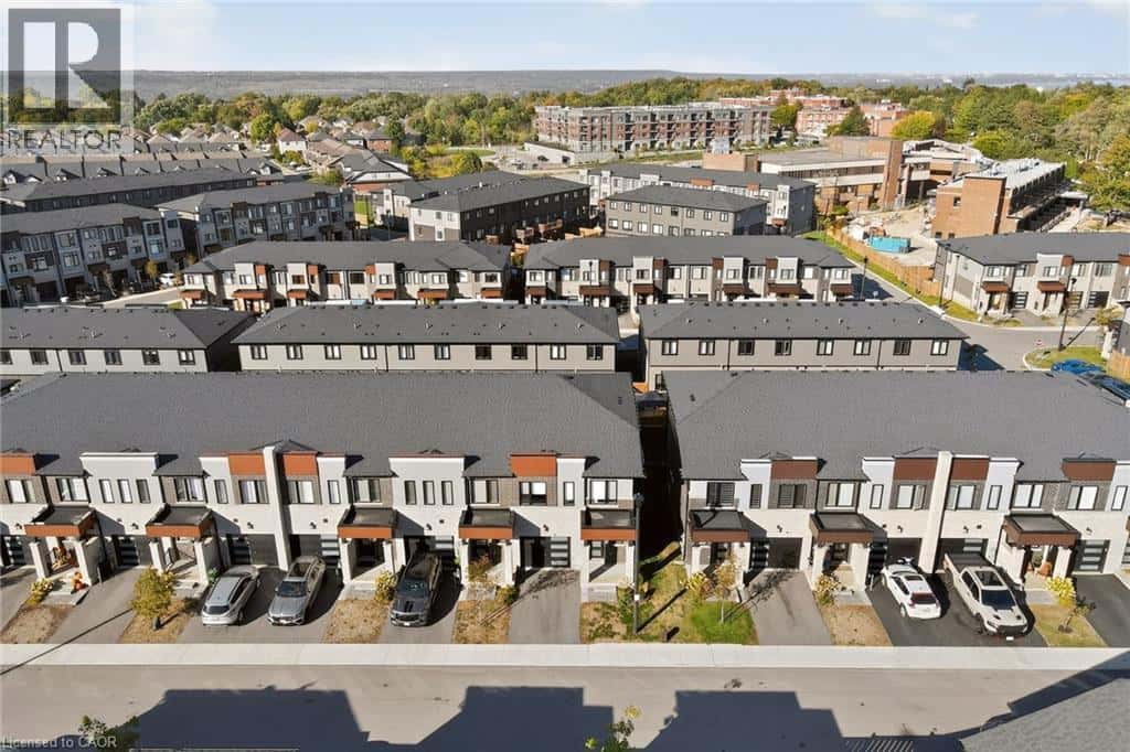 47 BENSLEY Lane — Hamilton, Ontario - Photo 4 of 33