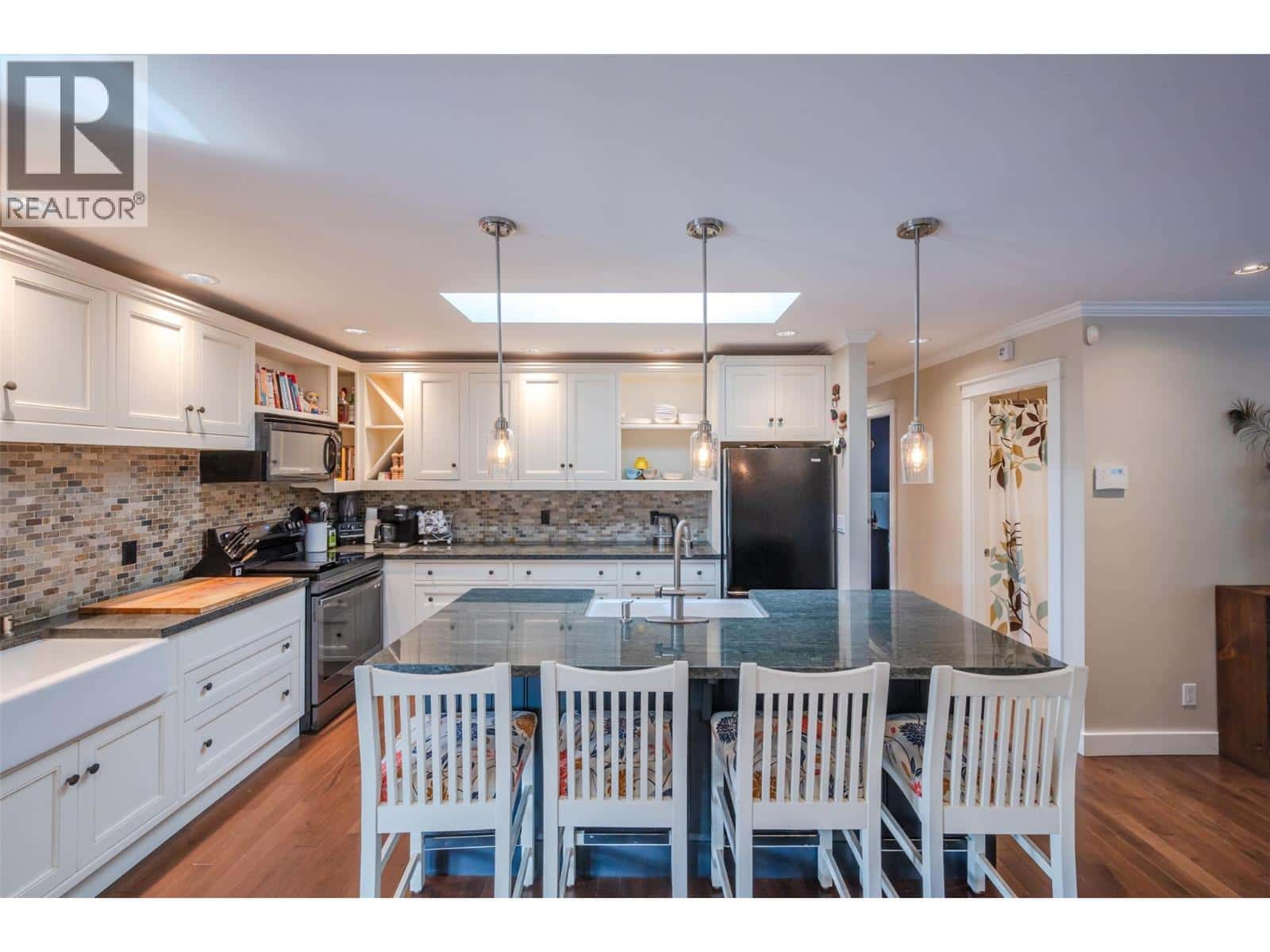 5545 Sawmill Road — Oliver, British Columbia - Photo 3 of 50