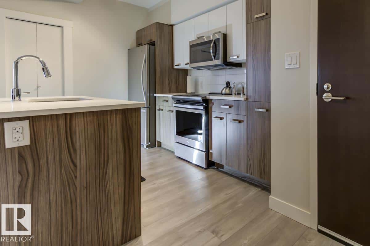 #1707 10410 102 AV NW — Edmonton, Alberta - Photo 2 of 38