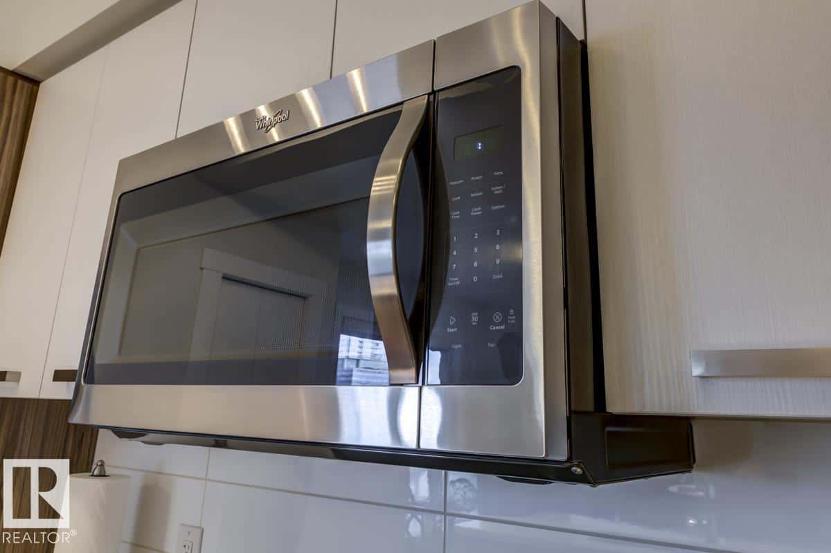 #1707 10410 102 AV NW — Edmonton, Alberta - Photo 4 of 38