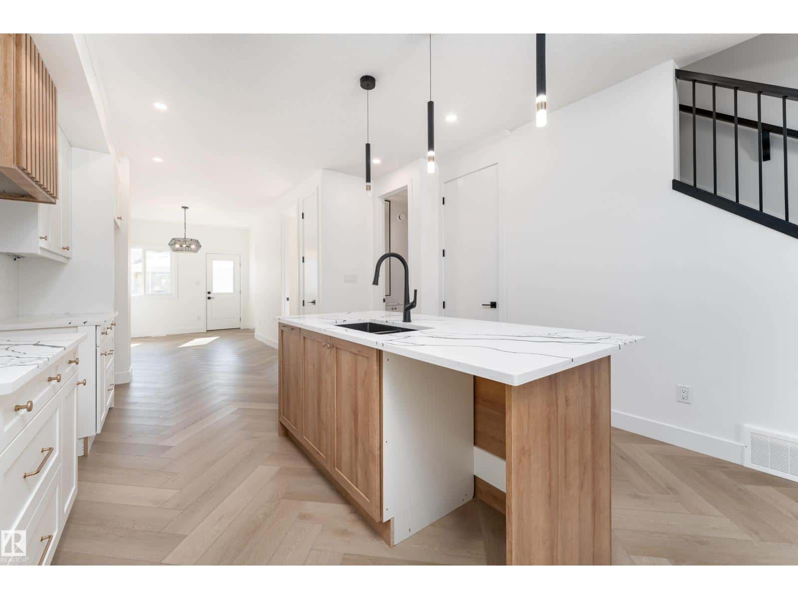 3127 Magpie WY NW — Edmonton, Alberta - Photo 4 of 49