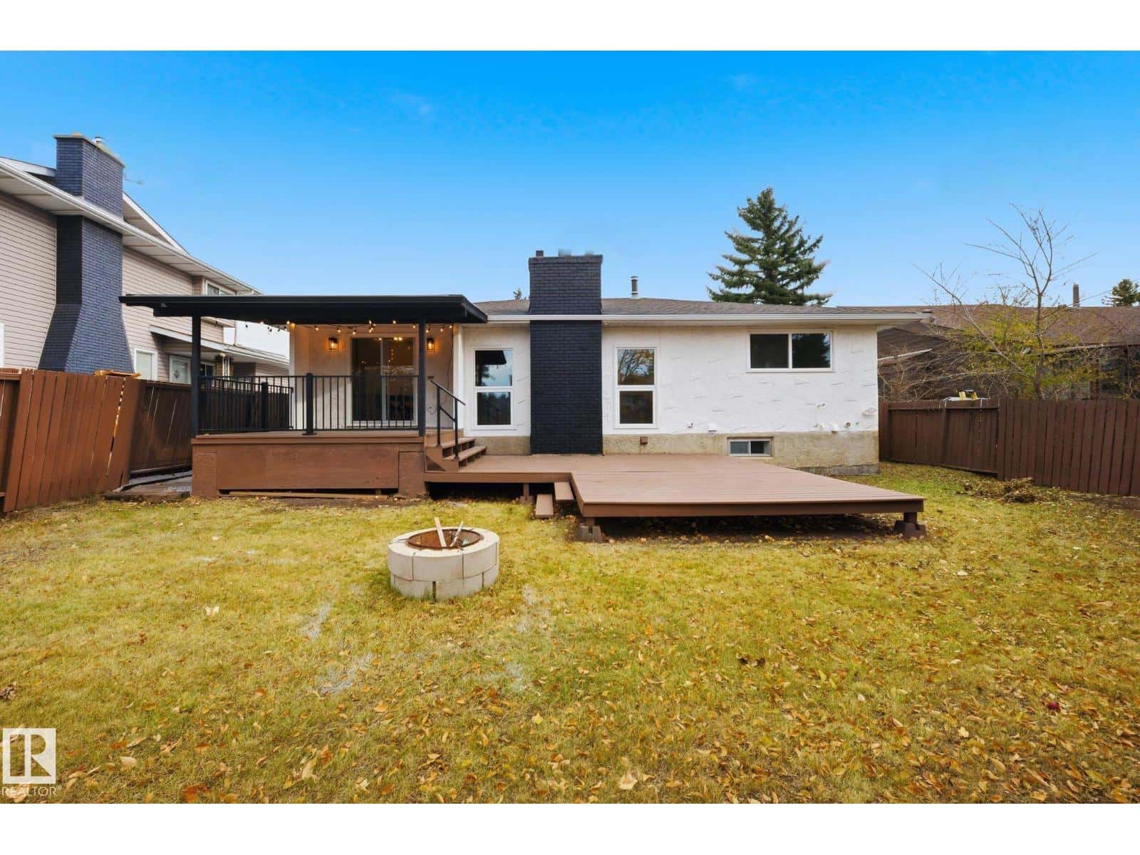 2722 104A ST NW — Edmonton, Alberta - Photo 2 of 53